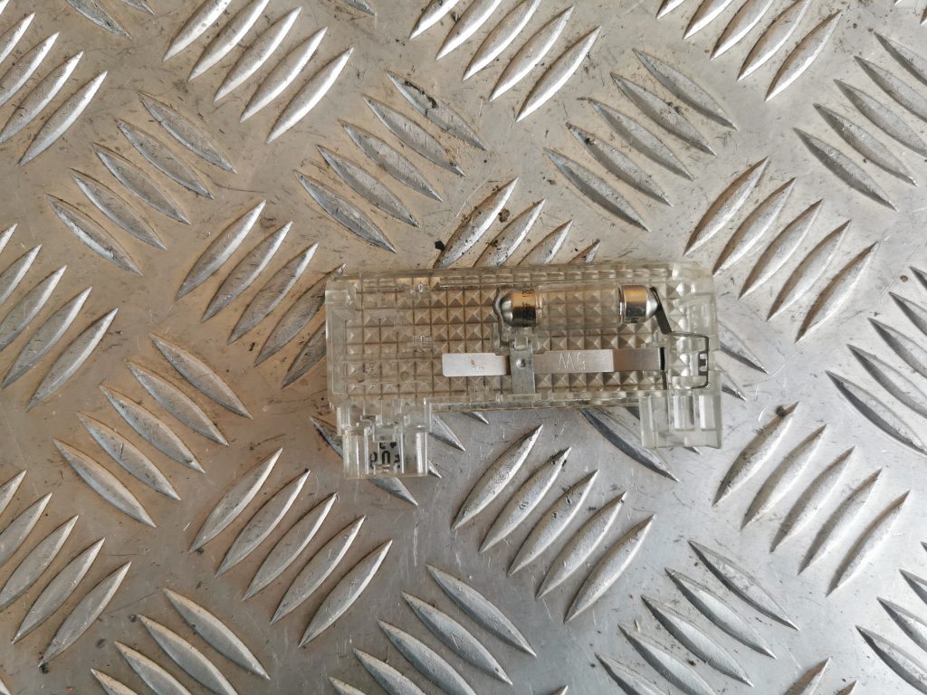 Apgaismojums mērinstrumentu paneļa mantu nodalījumā priekš MERCEDES BENZ ML320 2005 BLACK 2 Apgaismojums mērinstrumentu paneļa mantu nodalījumā priekš MERCEDES BENZ ML320 2005 BLACK