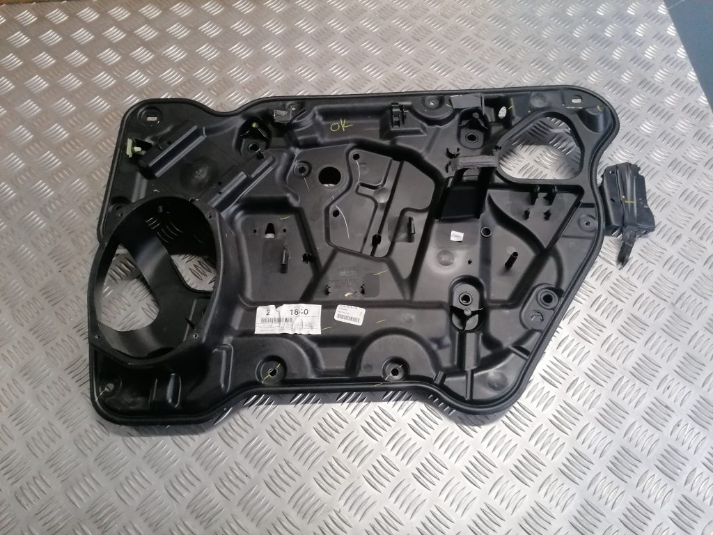 Durvju iekšēja plastmasa priekš DODGE JOURNEY 2008 1 Durvju iekšēja plastmasa priekš DODGE JOURNEY 2008