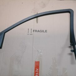 Priekšējo labo durvju moldings priekš DODGE JOURNEY 2008