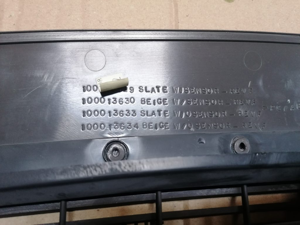 Vējstikla ventilācijas režģis (salonā) priekš DODGE JOURNEY 2008 3 Vējstikla ventilācijas režģis (salonā) priekš DODGE JOURNEY 2008