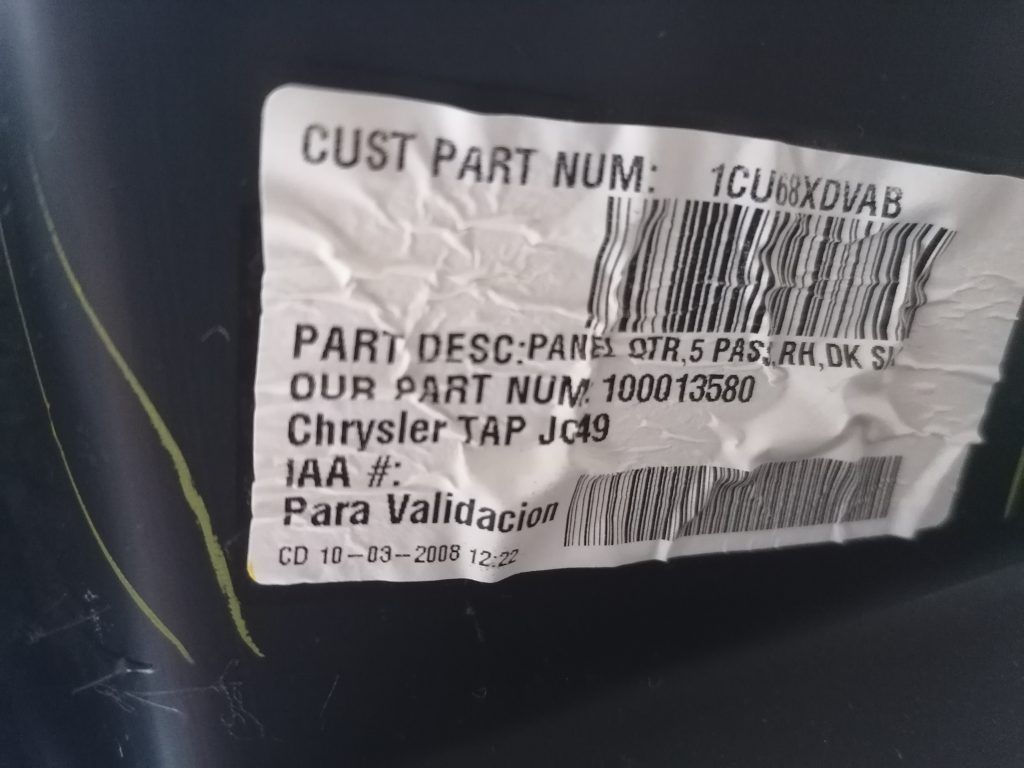 Bagāžnieka nodalījuma sānu apdare priekš DODGE JOURNEY 2008 5 Bagāžnieka nodalījuma sānu apdare priekš DODGE JOURNEY 2008