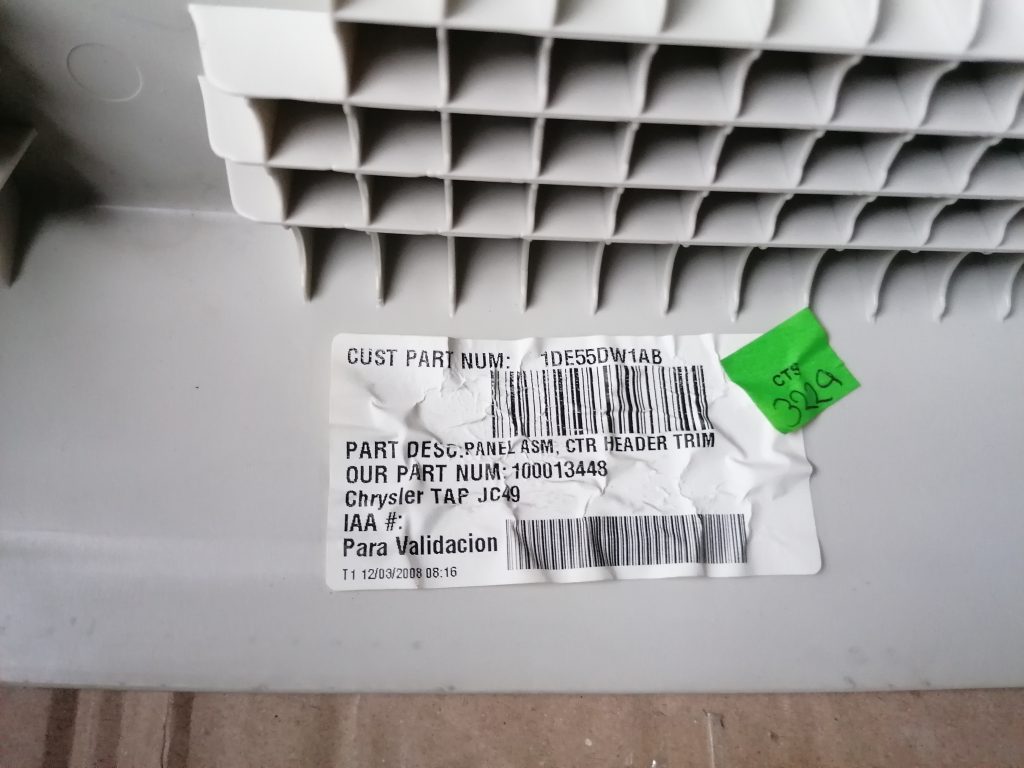 Bagāžnieka vāka apdare priekš DODGE JOURNEY 2008 2 Bagāžnieka vāka apdare priekš DODGE JOURNEY 2008