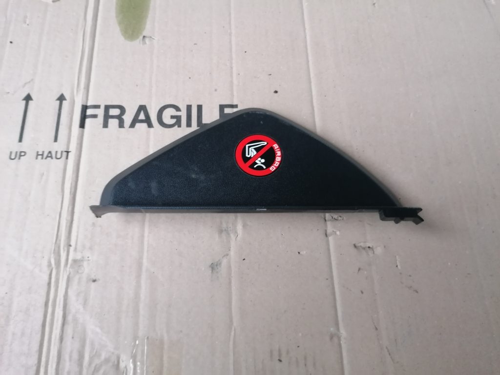 Mērinstrumentu paneļa sānu apdare priekš DODGE JOURNEY 2008 1 Mērinstrumentu paneļa sānu apdare priekš DODGE JOURNEY 2008