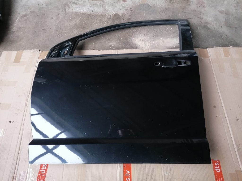 Priekšējās kreisās durvis priekš DODGE JOURNEY 2008 1 Priekšējās kreisās durvis priekš DODGE JOURNEY 2008