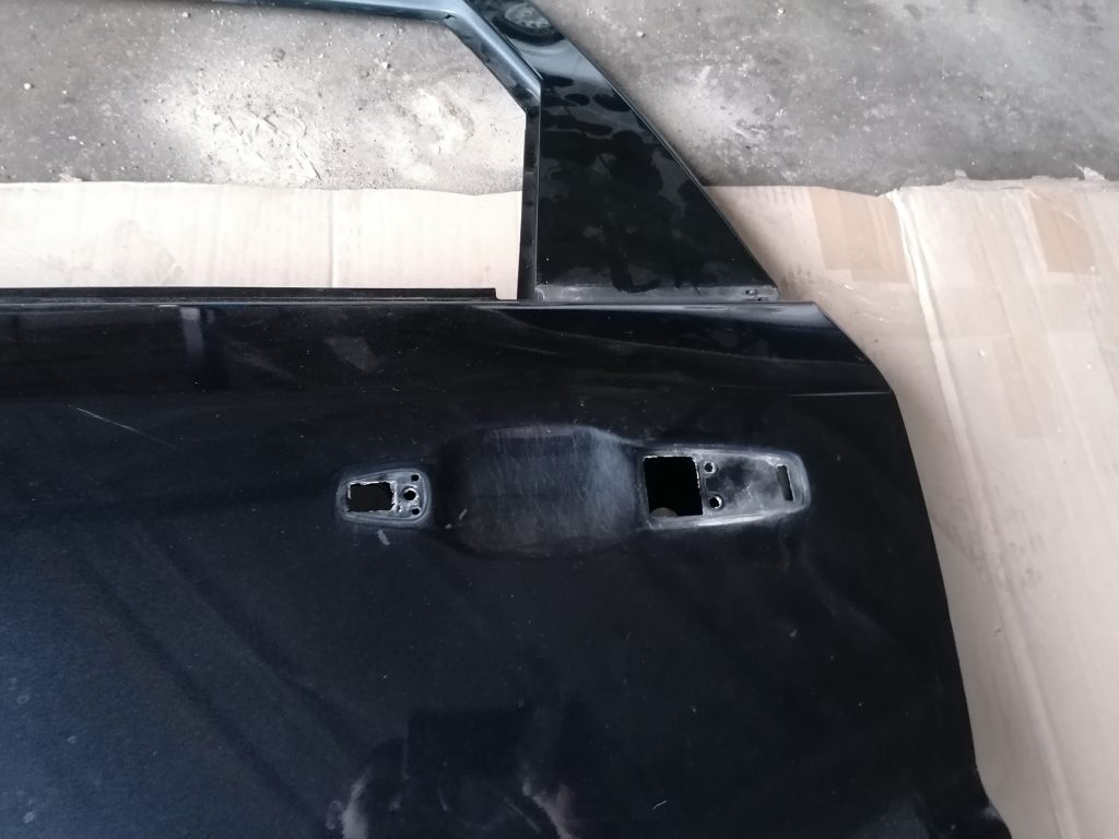 Aizmugurējās kreisās durvis priekš DODGE JOURNEY 2008 3 Aizmugurējās kreisās durvis priekš DODGE JOURNEY 2008