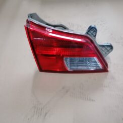 Bagāžnieka vāka kreisais lukturis priekš SUBARU LEGACY 2011