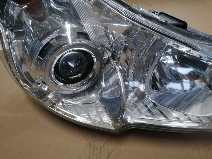 Priekšējais labais lukturis priekš SUBARU LEGACY 2011