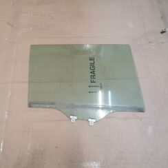 Aizmugurējo labo durvju stikls priekš SUBARU LEGACY 2011