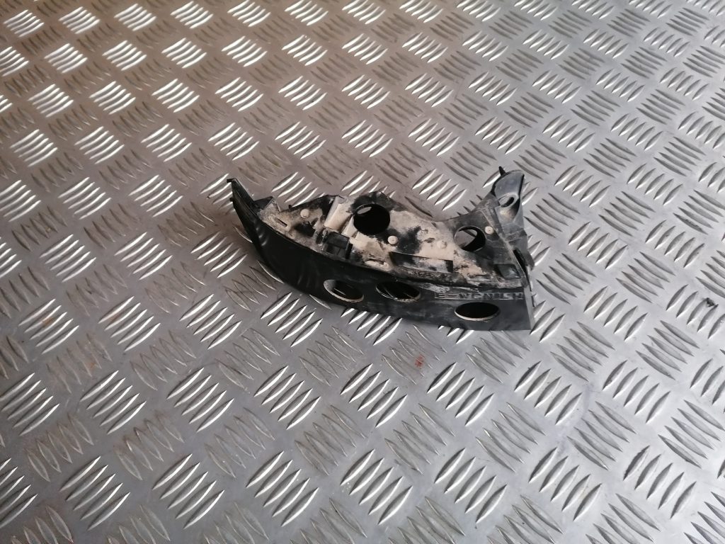 Aizmugurējā spārna un bufera stiprinājums priekš SUBARU LEGACY 2011 2 Aizmugurējā spārna un bufera stiprinājums priekš SUBARU LEGACY 2011