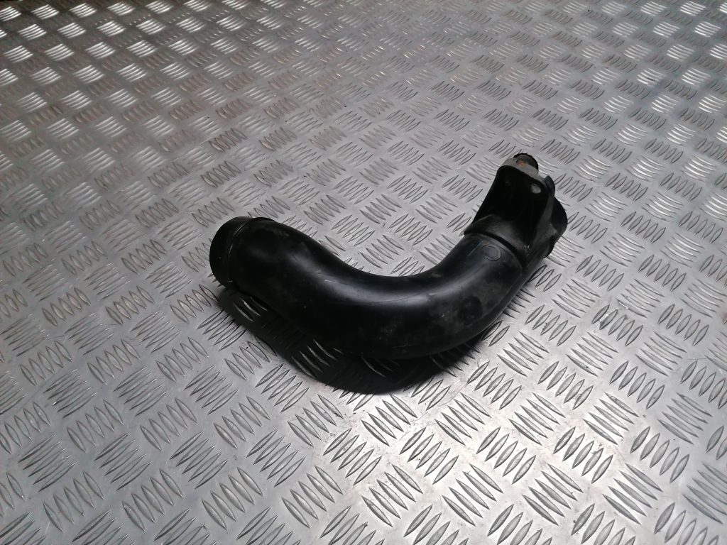 Interkulera caurule priekš SUBARU LEGACY 2011 1 Interkulera caurule priekš SUBARU LEGACY 2011