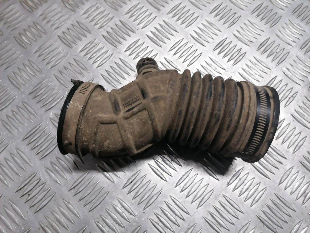 Gaisa filtra korpusa caurule priekš SUBARU LEGACY 2011 2 Gaisa filtra korpusa caurule priekš SUBARU LEGACY 2011