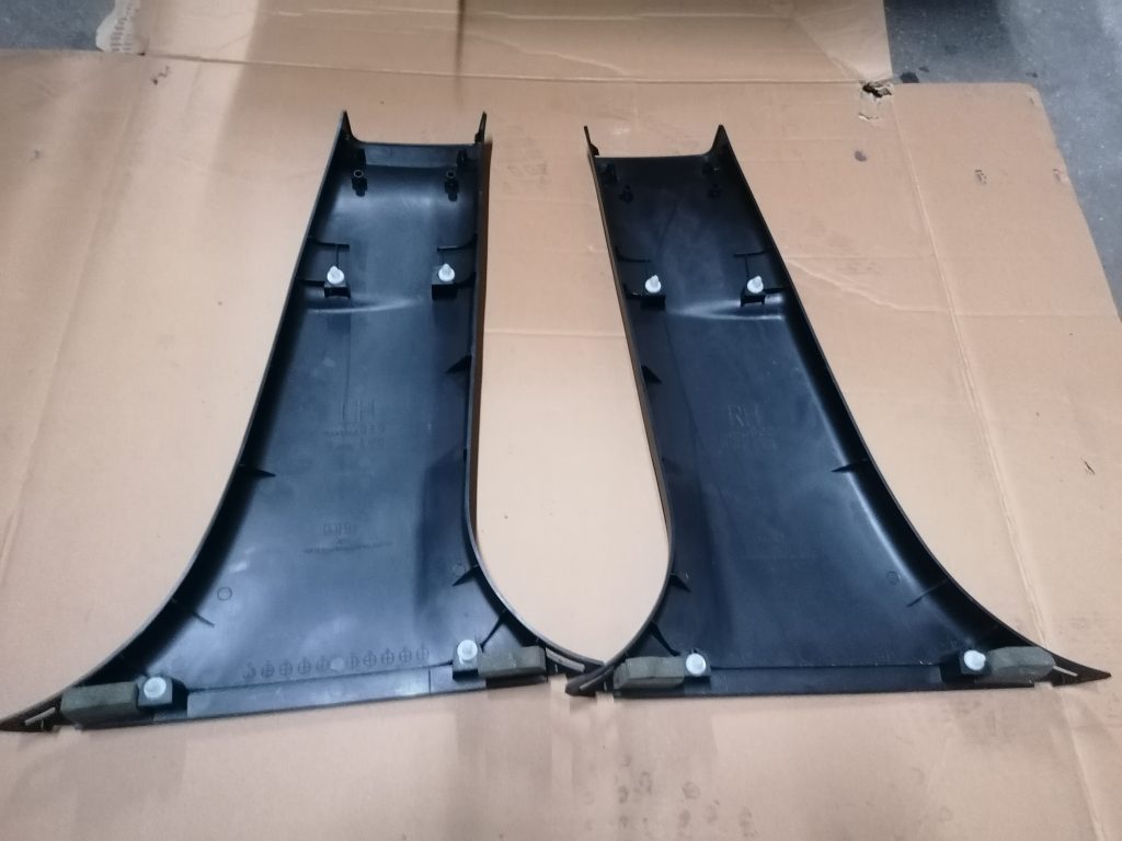 Vidējas salona statnes apdare priekš SUBARU LEGACY 2011 2 Vidējas salona statnes apdare priekš SUBARU LEGACY 2011