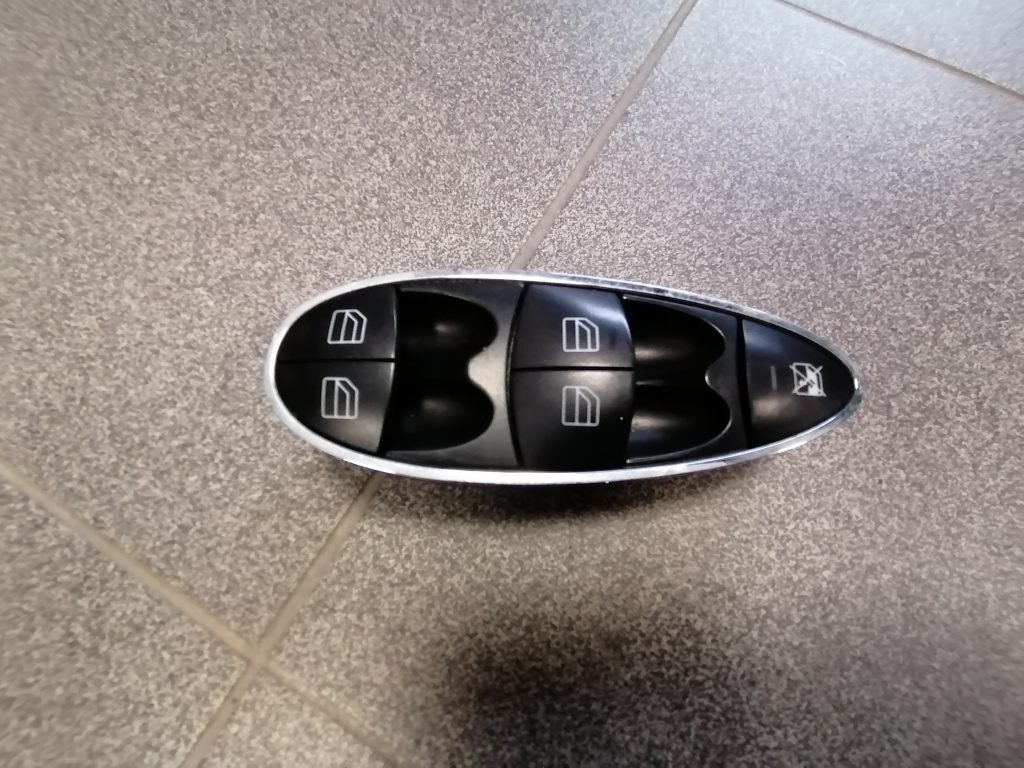 Šofera durvju slēdža pogas priekš MERCEDES BENZ CLS 320 2005 1 Šofera durvju slēdža pogas priekš MERCEDES BENZ CLS 320 2005