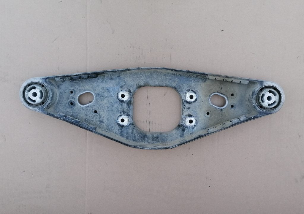 Aizmugurēja reduktora kronšteins priekš MERCEDES BENZ CLS 320 2005 1 Aizmugurēja reduktora kronšteins priekš MERCEDES BENZ CLS 320 2005