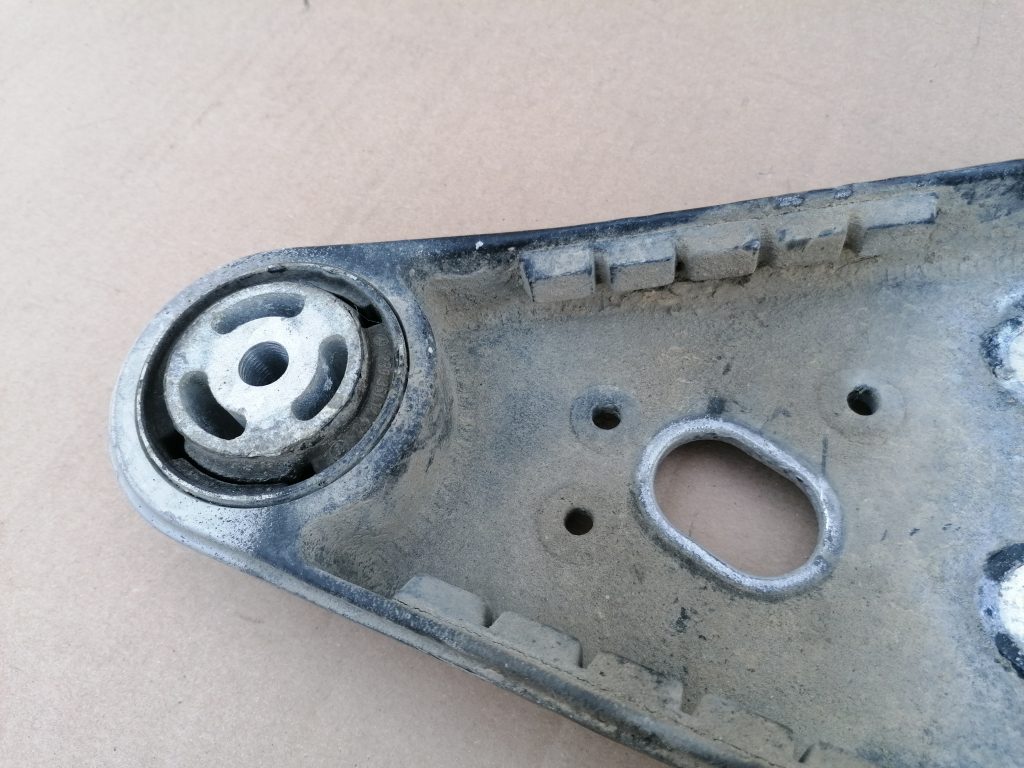 Aizmugurēja reduktora kronšteins priekš MERCEDES BENZ CLS 320 2005 4 Aizmugurēja reduktora kronšteins priekš MERCEDES BENZ CLS 320 2005