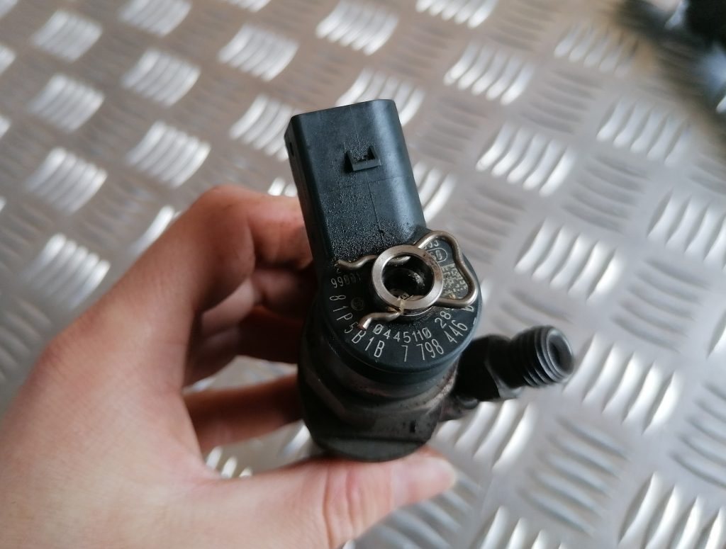 Degvielas smidzinātājs priekš BMW 1 E87 2009 WHITE 5 Degvielas smidzinātājs priekš BMW 1 E87 2009 WHITE