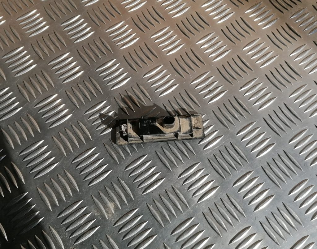 Numura zīmes apgaismojums priekš BMW 1 E87 2009 WHITE 2 Numura zīmes apgaismojums priekš BMW 1 E87 2009 WHITE