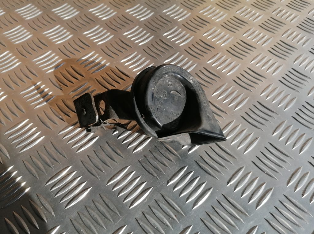 Skaņas signāls priekš BMW 1 E87 2009 WHITE 1 Skaņas signāls priekš BMW 1 E87 2009 WHITE