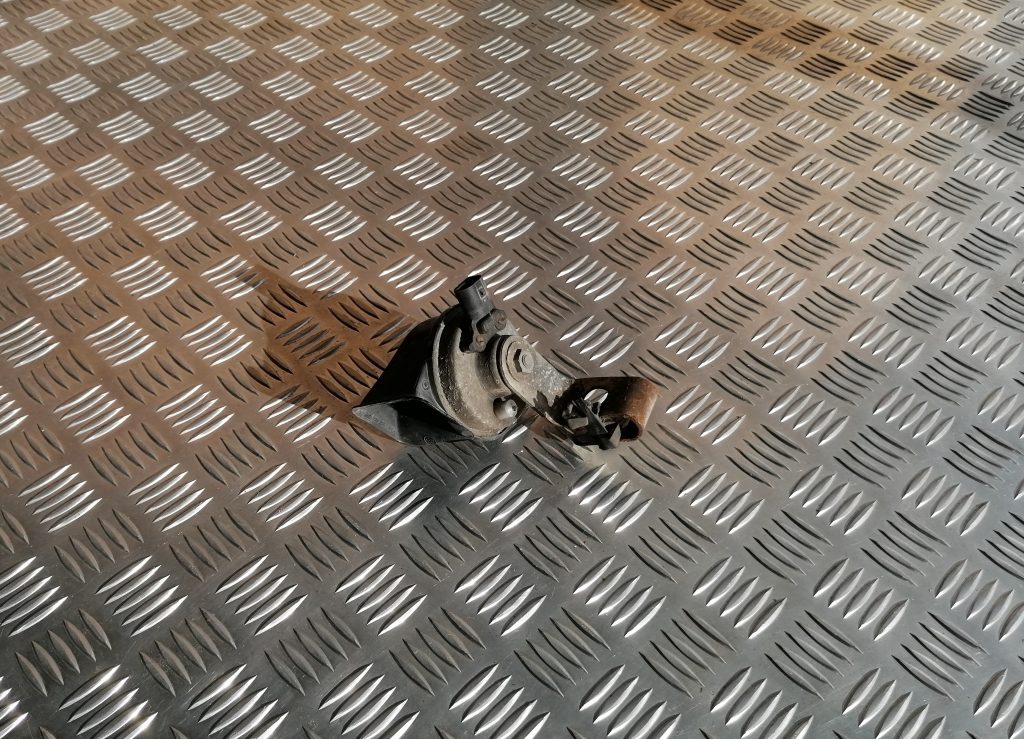 Skaņas signāls priekš BMW 1 E87 2009 WHITE 2 Skaņas signāls priekš BMW 1 E87 2009 WHITE