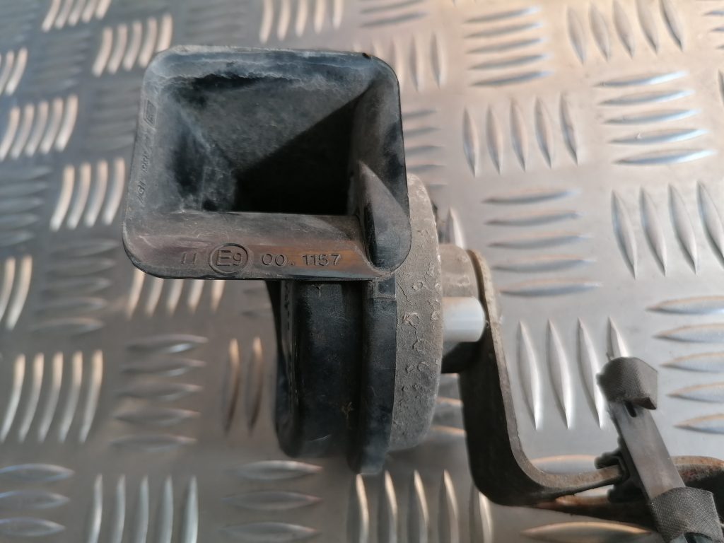 Skaņas signāls priekš BMW 1 E87 2009 WHITE 5 Skaņas signāls priekš BMW 1 E87 2009 WHITE