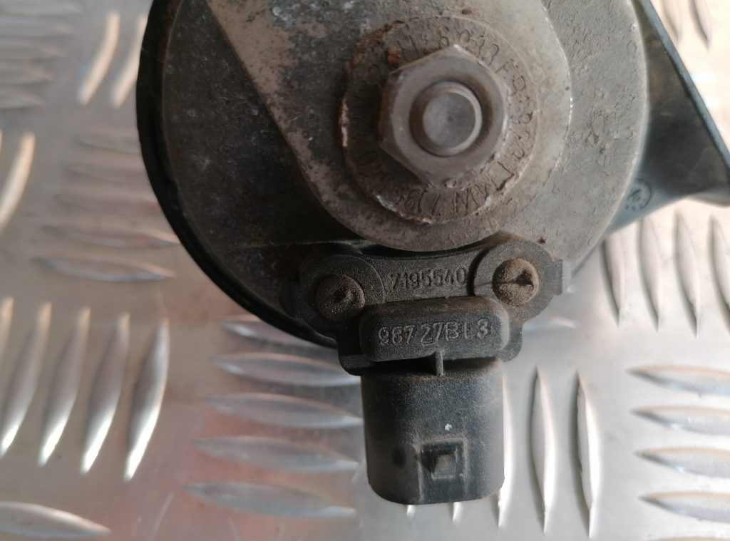 Skaņas signāls priekš BMW 1 E87 2009 WHITE 4 Skaņas signāls priekš BMW 1 E87 2009 WHITE