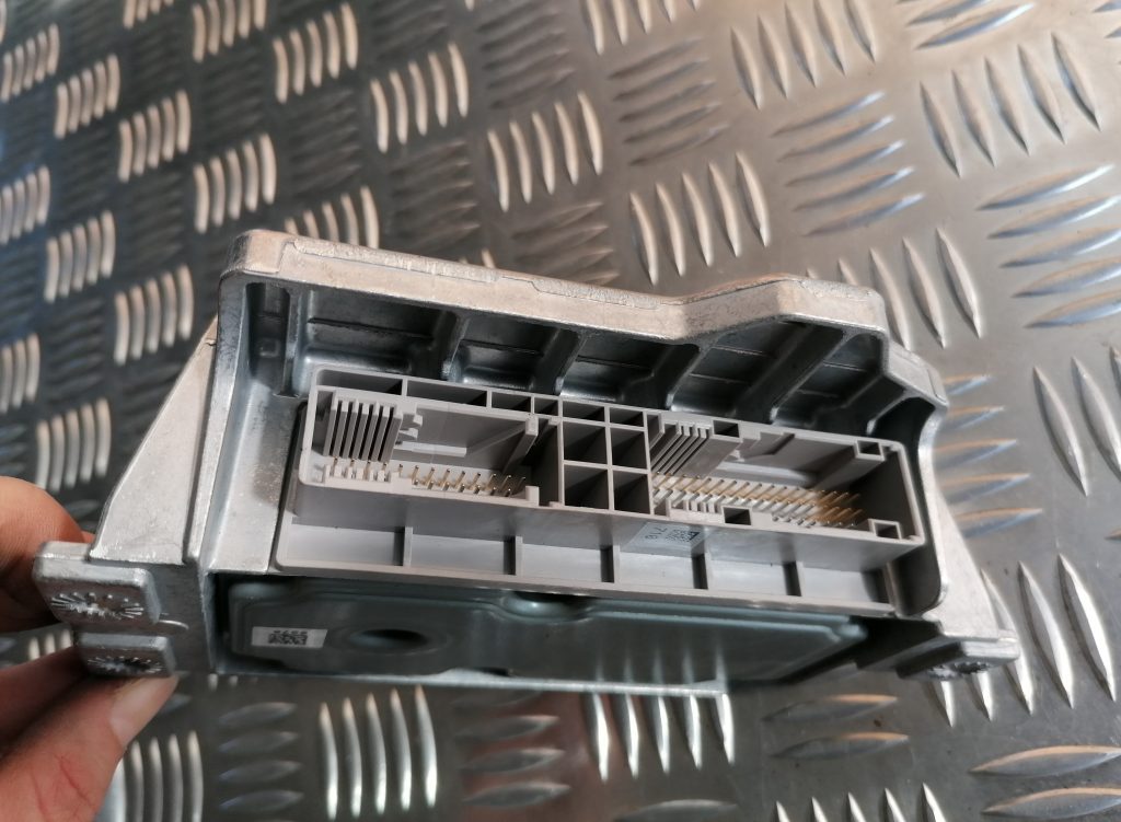 Drošības spilvena vadības bloks priekš BMW 1 E87 2009 WHITE 4 Drošības spilvena vadības bloks priekš BMW 1 E87 2009 WHITE