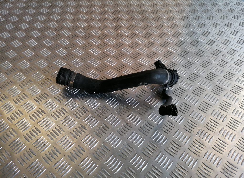 Dzesēšanas šķidruma šļūtene priekš BMW 1 E87 2009 WHITE 1 Dzesēšanas šķidruma šļūtene priekš BMW 1 E87 2009 WHITE