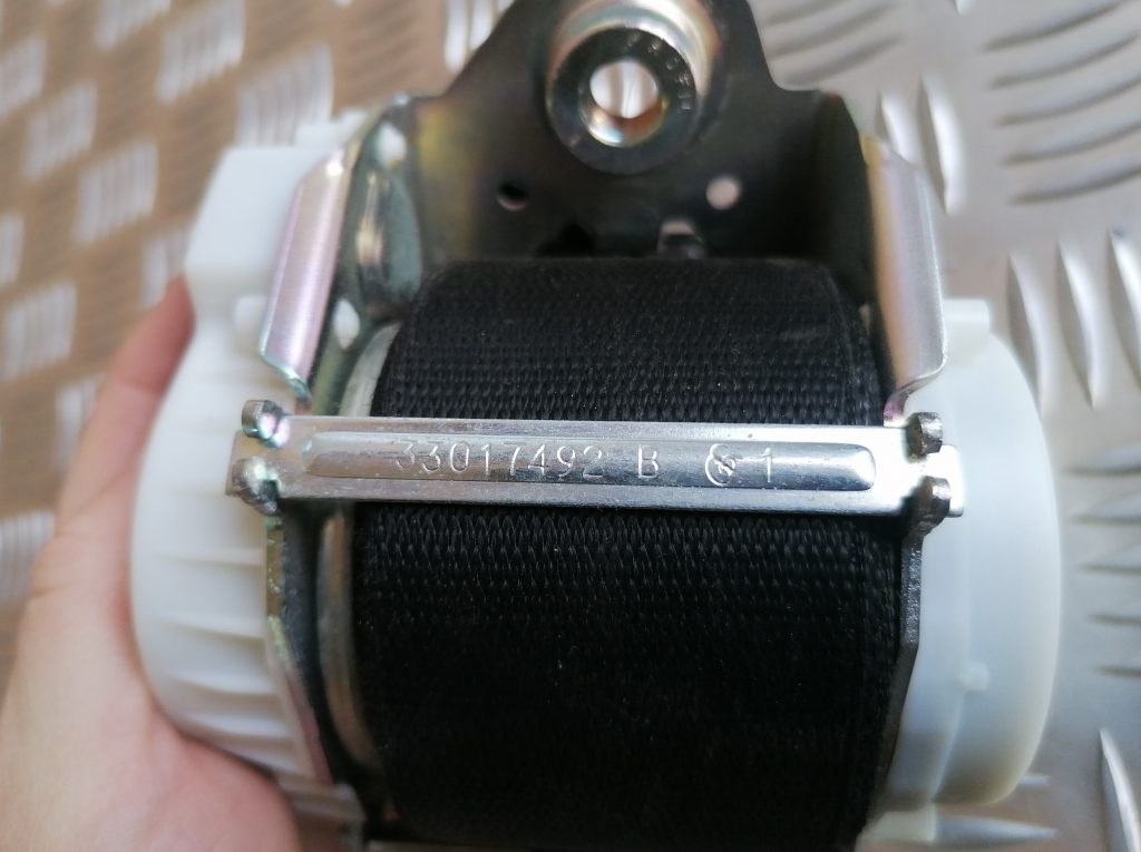 Priekšējā kreisā drošības josta priekš BMW 1 E87 2009 WHITE 5 Priekšējā kreisā drošības josta priekš BMW 1 E87 2009 WHITE