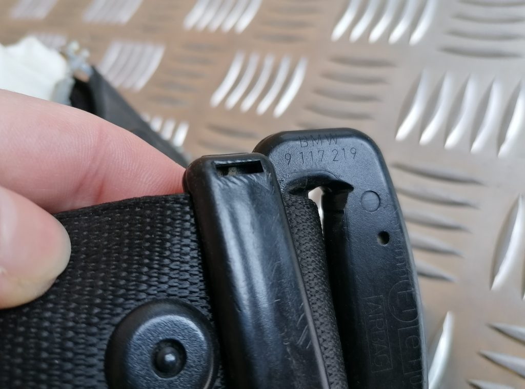 Priekšējā kreisā drošības josta priekš BMW 1 E87 2009 WHITE 4 Priekšējā kreisā drošības josta priekš BMW 1 E87 2009 WHITE