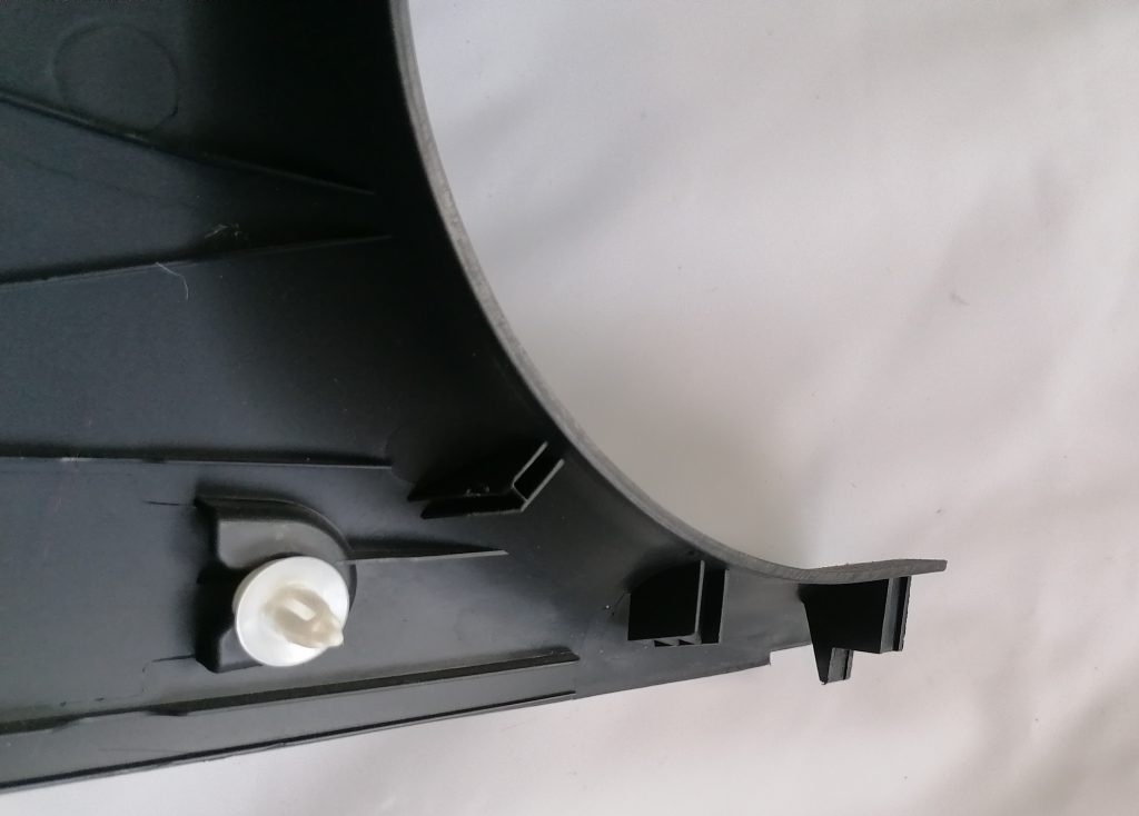 Vidējas salona statnes apdare priekš BMW 1 E87 2009 WHITE 3 Vidējas salona statnes apdare priekš BMW 1 E87 2009 WHITE