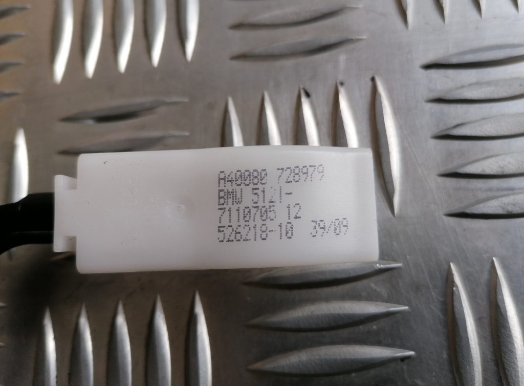 Durvju roktura trose priekš BMW 1 E87 2009 WHITE 3 Durvju roktura trose priekš BMW 1 E87 2009 WHITE