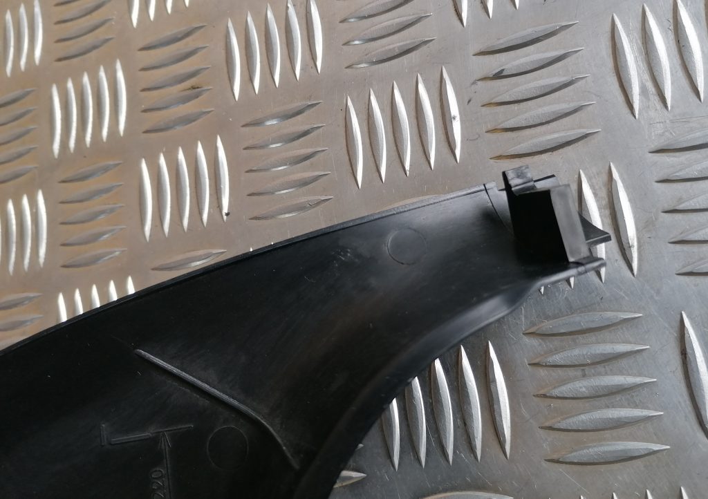 Sliekšņa priekšēja laba uzlika (salonā) priekš BMW 1 E87 2009 WHITE 5 Sliekšņa priekšēja laba uzlika (salonā) priekš BMW 1 E87 2009 WHITE