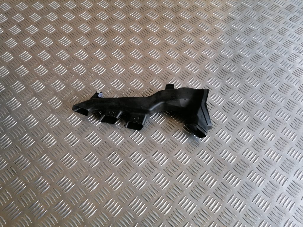 Salona gaisa vads priekš BMW 1 E87 2009 WHITE 2 Salona gaisa vads priekš BMW 1 E87 2009 WHITE