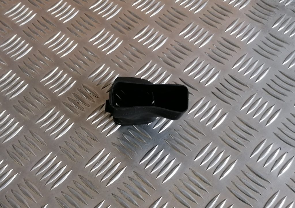 Salona gaisa vads priekš BMW 1 E87 2009 WHITE 2 Salona gaisa vads priekš BMW 1 E87 2009 WHITE