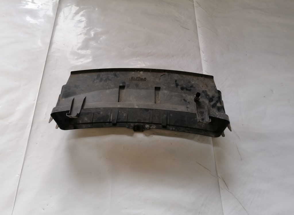 Ieplūdes gaisa deflektors/Difuzors priekš BMW 1 E87 2009 WHITE 1 Ieplūdes gaisa deflektors/Difuzors priekš BMW 1 E87 2009 WHITE