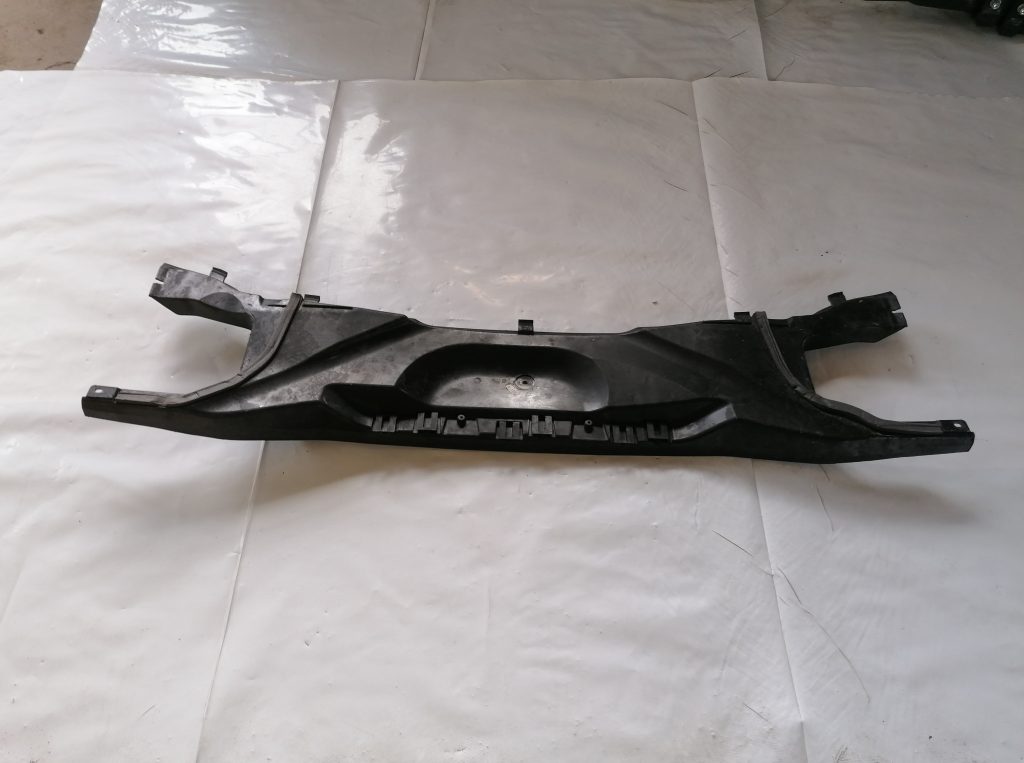 Salona gaisa filtra korpuss priekš BMW 1 E87 2009 WHITE 1 Salona gaisa filtra korpuss priekš BMW 1 E87 2009 WHITE