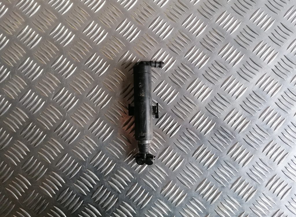 Lukturu mazgātāja sprausla priekš SKODA YETI 2012 1 Lukturu mazgātāja sprausla priekš SKODA YETI 2012