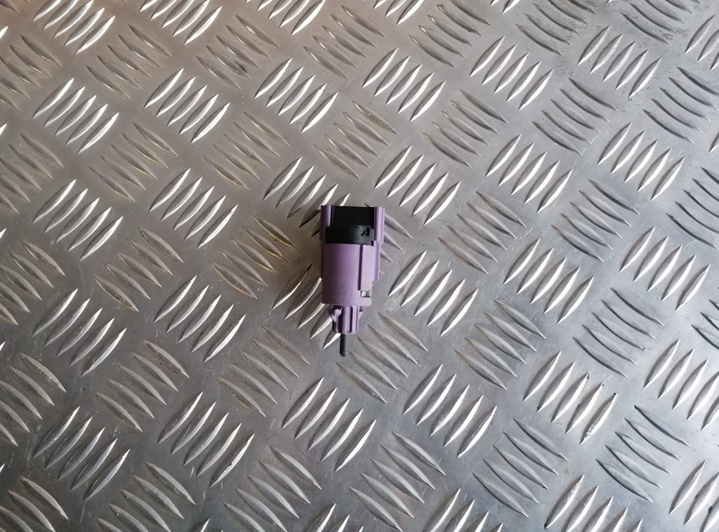 Bremžu signāla slēdzis priekš VAG 19322000 2 Bremžu signāla slēdzis priekš VAG 19322000