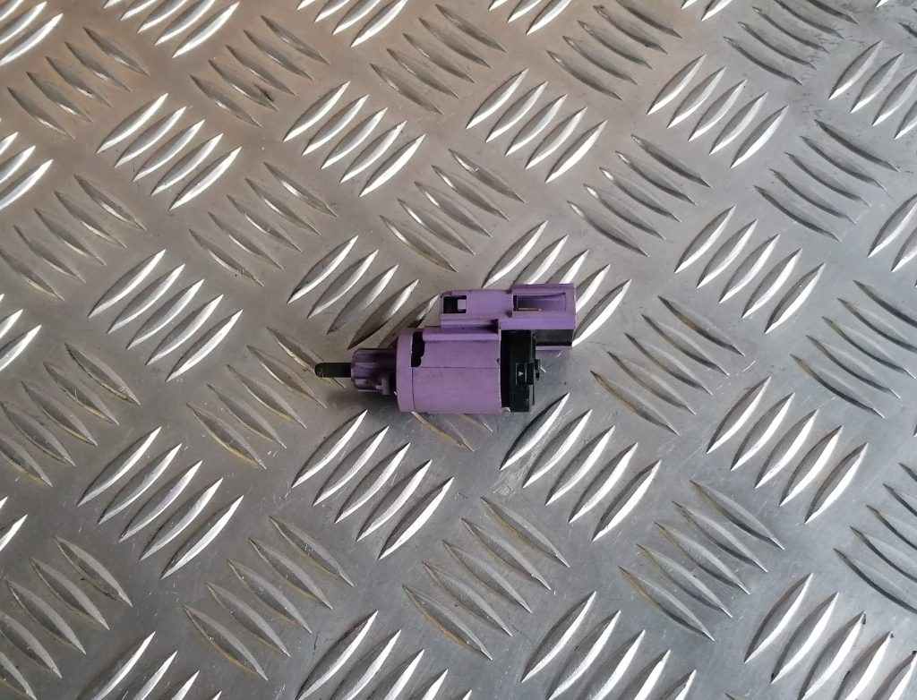 Bremžu signāla slēdzis priekš VAG 19322000 1 Bremžu signāla slēdzis priekš VAG 19322000