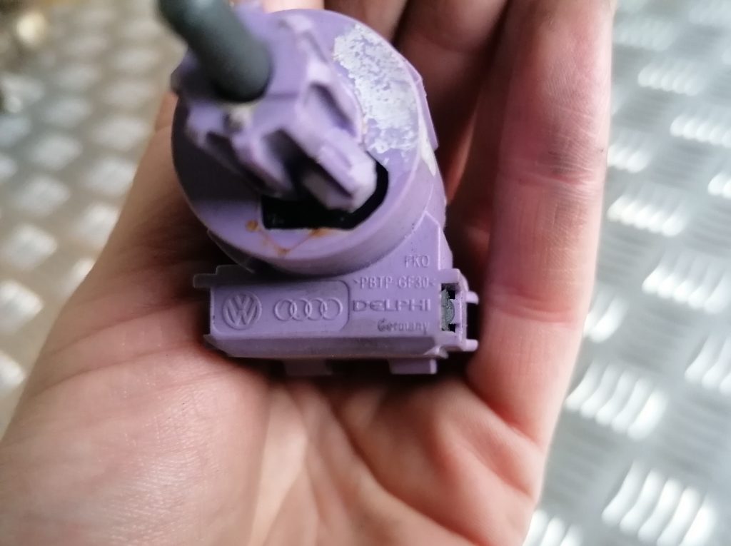 Bremžu signāla slēdzis priekš VAG 19322000 4 Bremžu signāla slēdzis priekš VAG 19322000