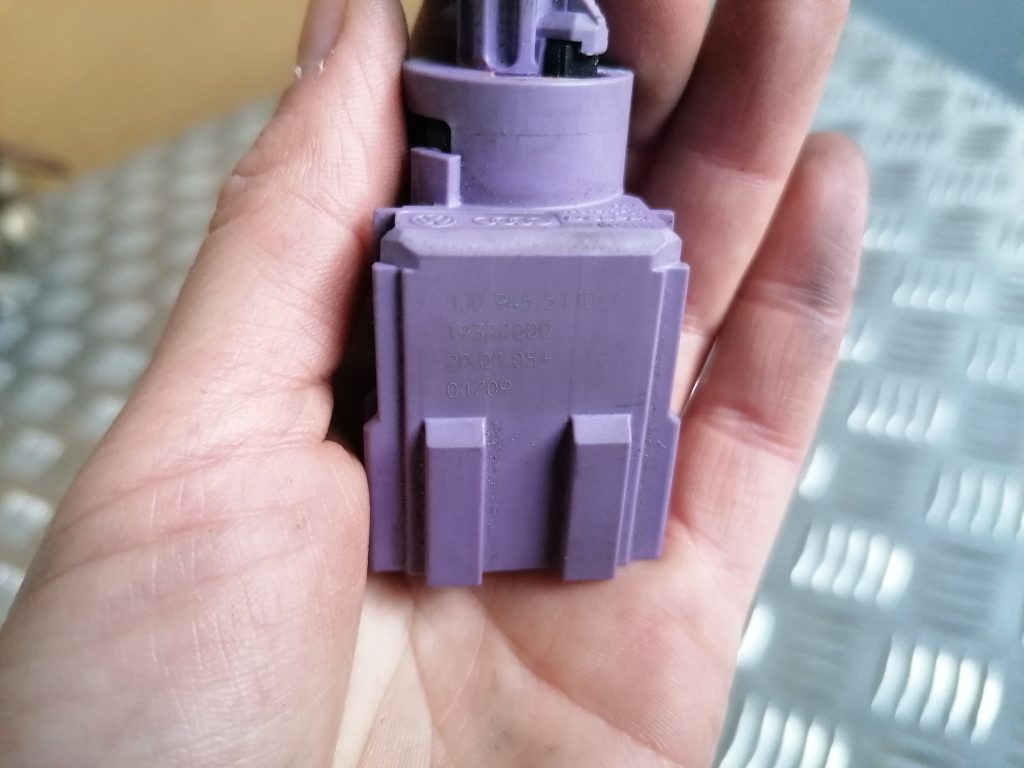 Bremžu signāla slēdzis priekš VAG 19322000 5 Bremžu signāla slēdzis priekš VAG 19322000