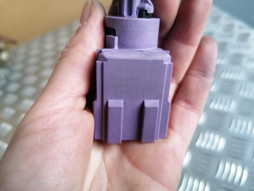 Bremžu signāla slēdzis priekš VAG 19322000 6 Bremžu signāla slēdzis priekš VAG 19322000