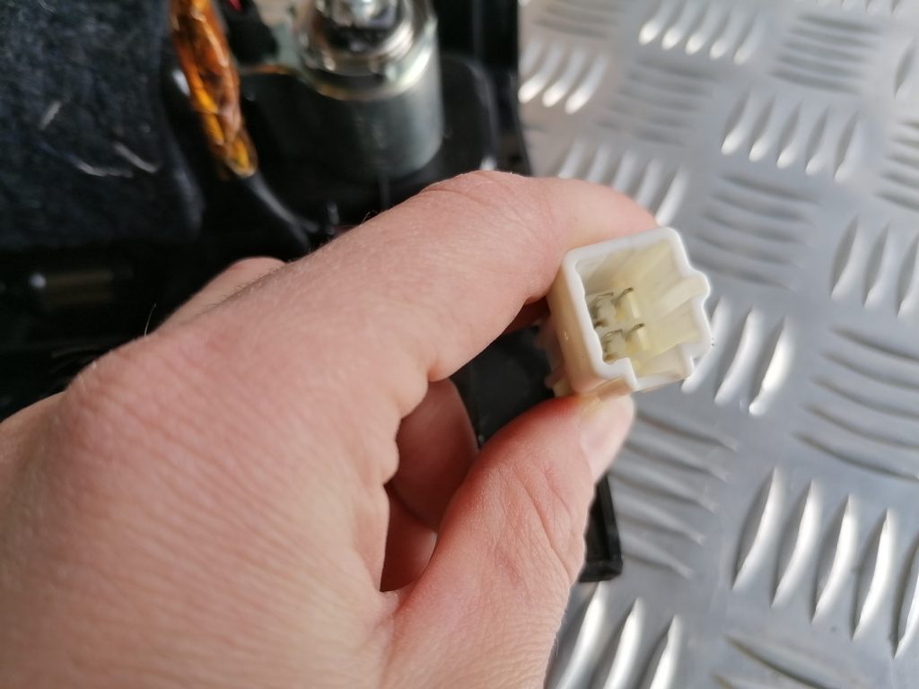 Pelnu trauks priekš LEXUS IS250 2007 4 Pelnu trauks priekš LEXUS IS250 2007