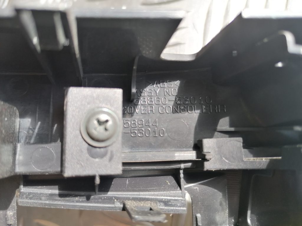 Centrālās konsoles (apdares) aizmugurēja daļa priekš LEXUS IS250 2007 5 Centrālās konsoles (apdares) aizmugurēja daļa priekš LEXUS IS250 2007