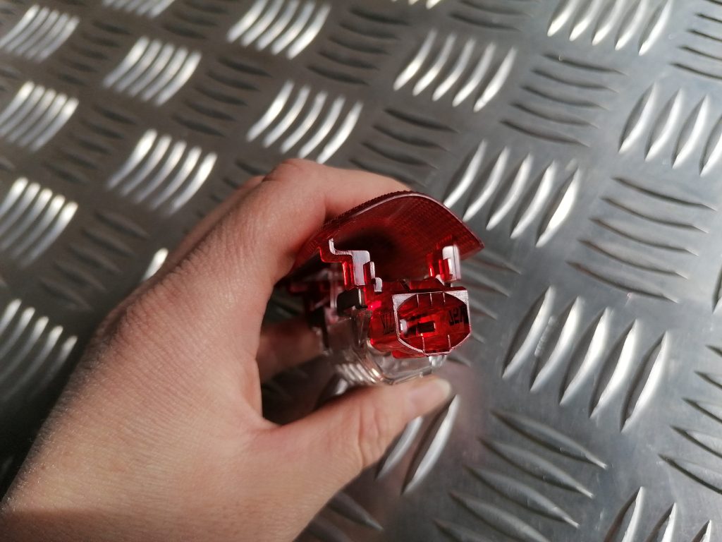 Apgaismojums durvju apdarē priekš LEXUS IS250 2007 3 Apgaismojums durvju apdarē priekš LEXUS IS250 2007