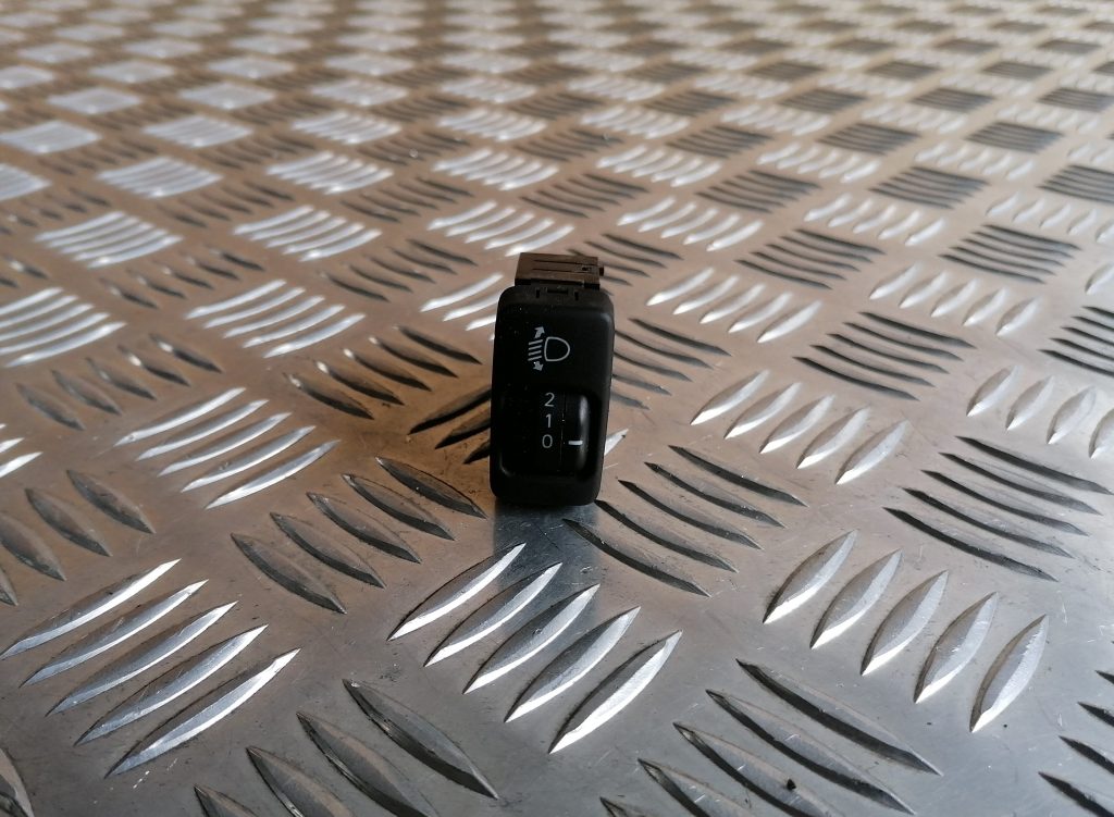 Lukturu augstuma regulēšanas poga priekš LEXUS IS250 2007 1 Lukturu augstuma regulēšanas poga priekš LEXUS IS250 2007