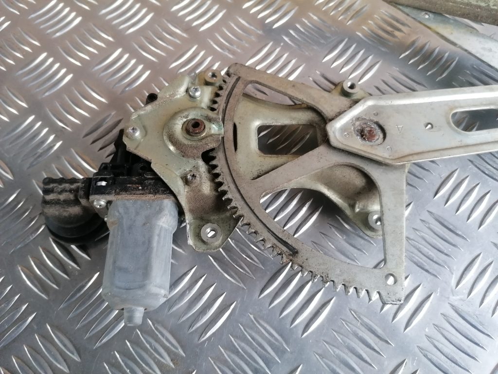 Stikla pacelšanas mehānisms priekšējais labais priekš LEXUS IS250 2007 3 Stikla pacelšanas mehānisms priekšējais labais priekš LEXUS IS250 2007