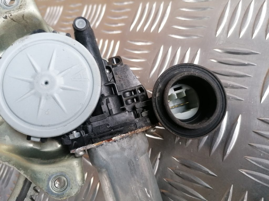 Stikla pacelšanas mehānisms priekšējais labais priekš LEXUS IS250 2007 5 Stikla pacelšanas mehānisms priekšējais labais priekš LEXUS IS250 2007