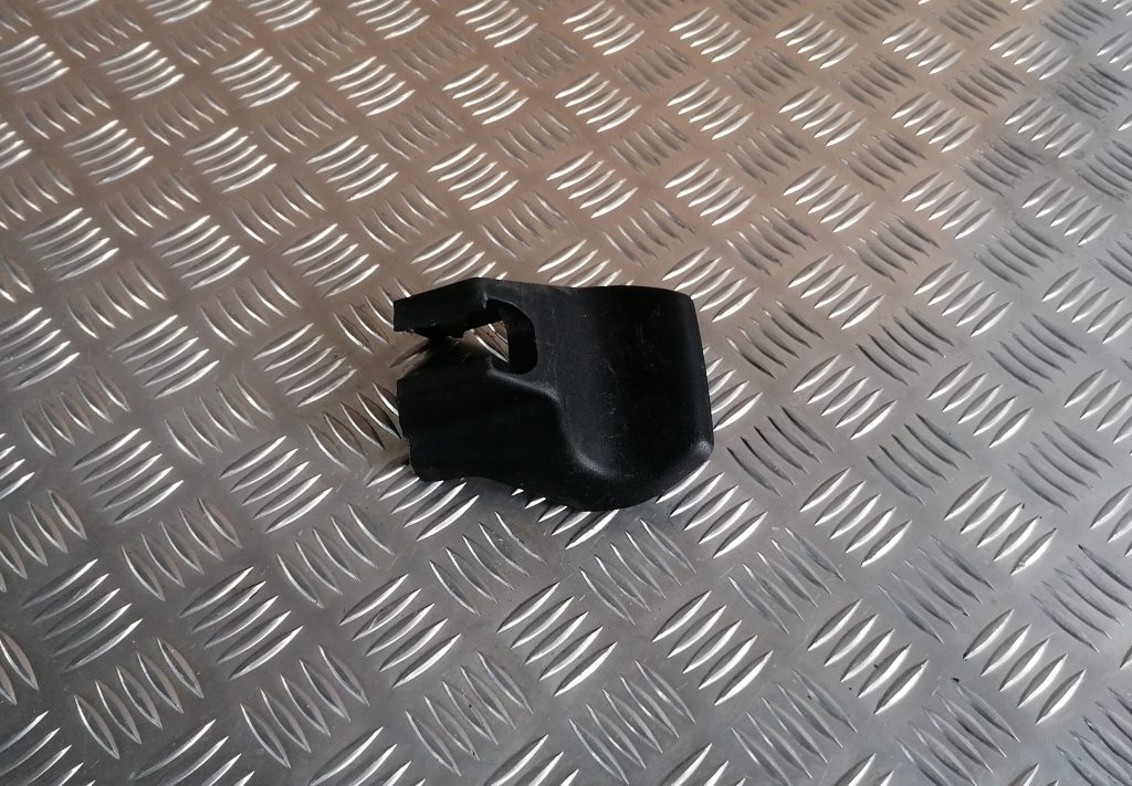 Priekšējā kreisā sēdekļa sliežu apdare priekš LEXUS IS250 2007 1 Priekšējā kreisā sēdekļa sliežu apdare priekš LEXUS IS250 2007