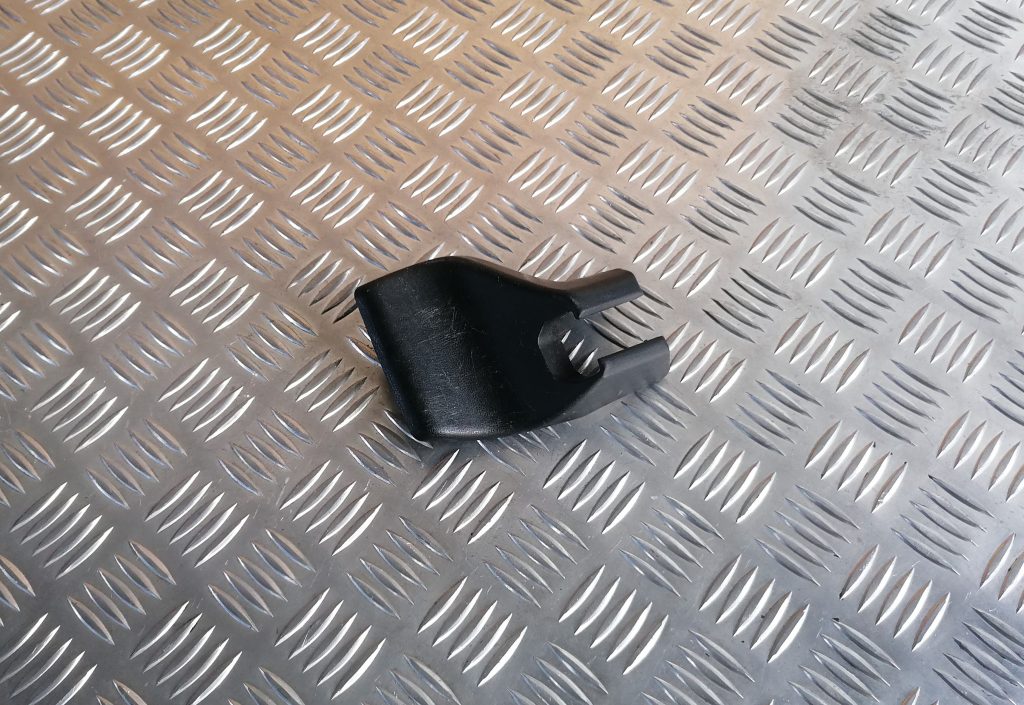 Priekšējā kreisā sēdekļa sliežu apdare priekš LEXUS IS250 2007 1 Priekšējā kreisā sēdekļa sliežu apdare priekš LEXUS IS250 2007